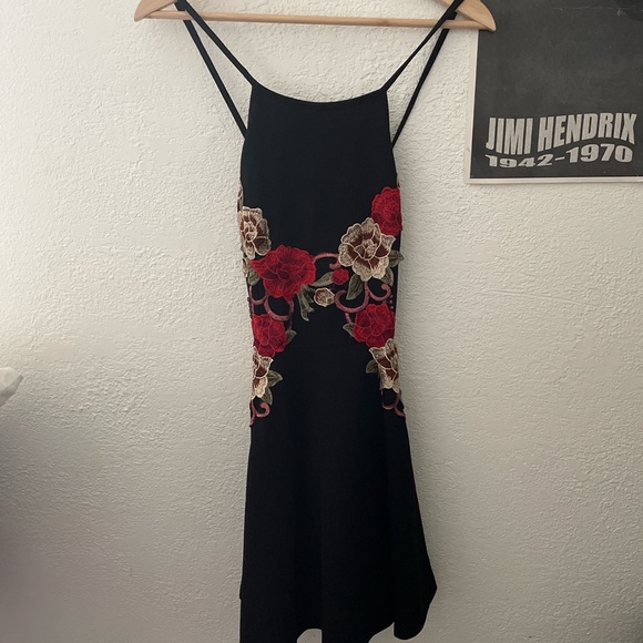FLORAL PATCH BLACK DRESS - Picture 2 of 4